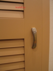 009 Одностворчатая жалюзийная дверь в гардеробную комнату