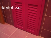 09 Шкаф с жалюзийными дверками в ванной